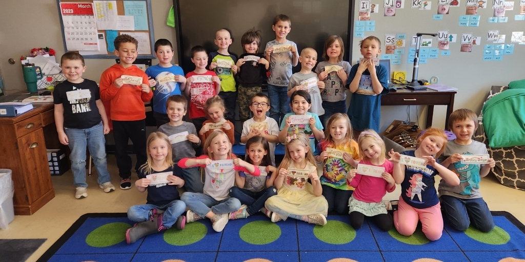 Kindergarten wants to thank Maggie Banyai for amazing bookmarks! Thank you!